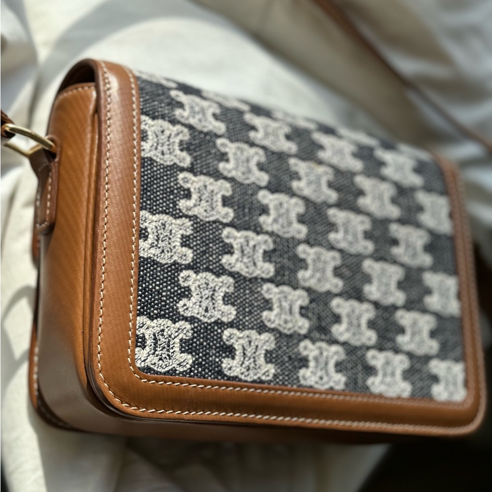 Celine Triomphe purse from Elyse Walker. Great condition, comes with receipt. - Picture 6 of 8